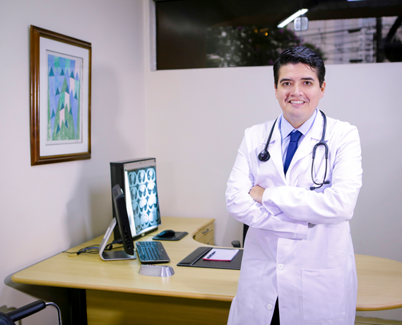 Dr. Jonathan Fernandez Pneumologista